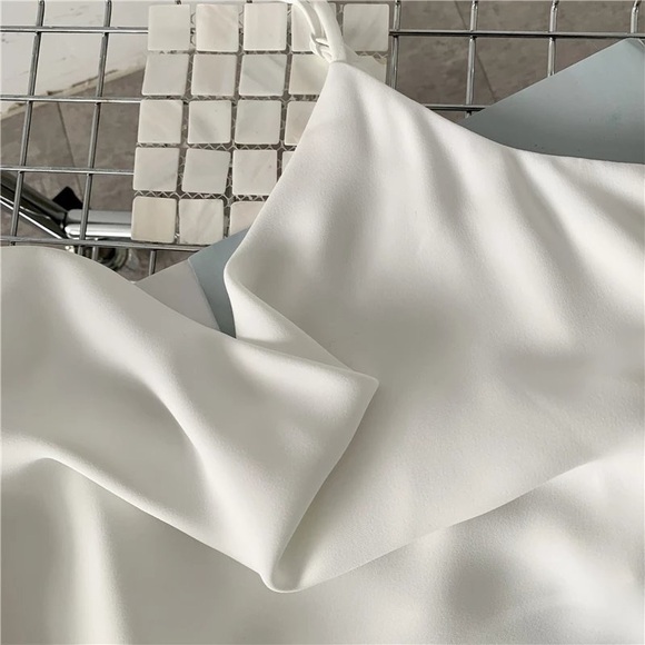 Aritzia Babaton cowlneck camisole - Picture 6 of 9